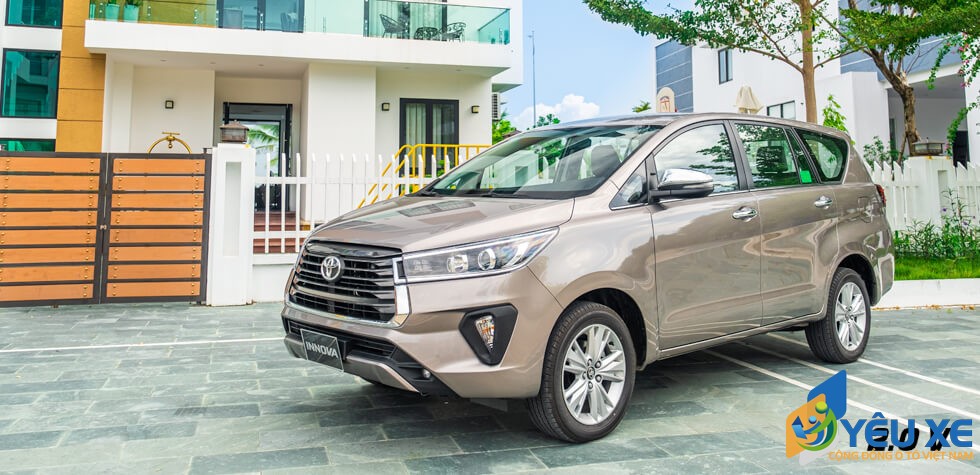 Sở hữu vẻ ngoài sang trọng cùng khung gầm vững chắc, Innova Thế hệ đột phá đáp ứng mọi nhu cầu cho cuộc sống hiện đại, xứng đáng là người đồng hành lý tưởng cùng gia đình bạn trên mọi hành trình. 